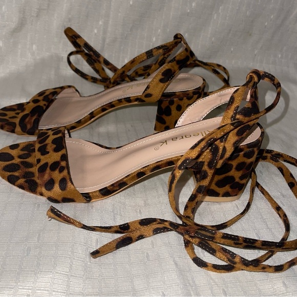 NWOT Leopard Print Strappy Block Heel Sandals - Picture 8 of 12
